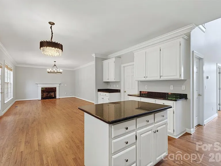 11005 Chilcomb Ct — Photo 16