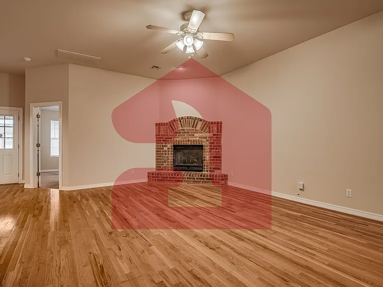 2711 Silvertree Dr — Photo 9