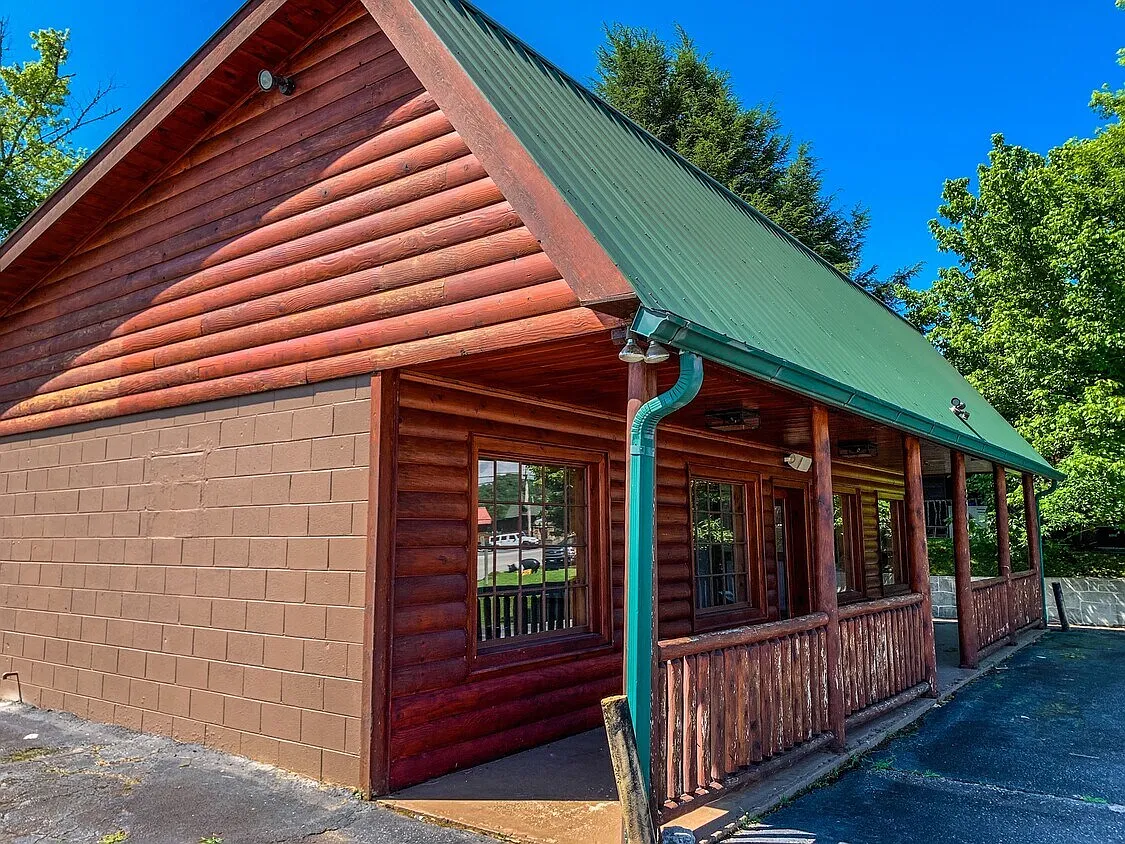 Studio, 1500 sqft, $2,500 — Photo 4