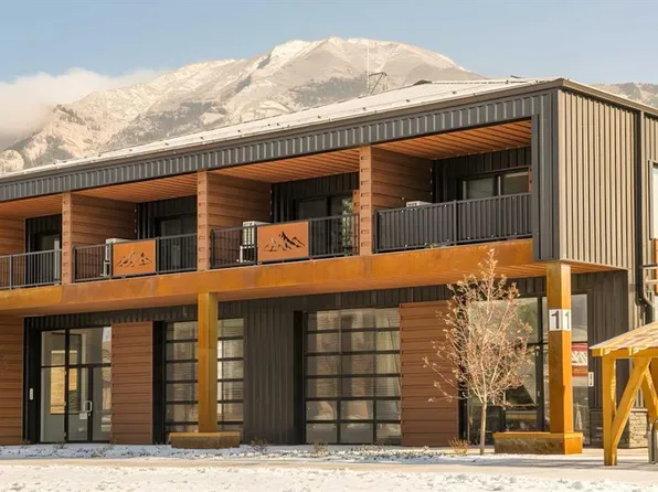 1 W Industrial Pl #212B, Canmore, AB T1W 1Y1