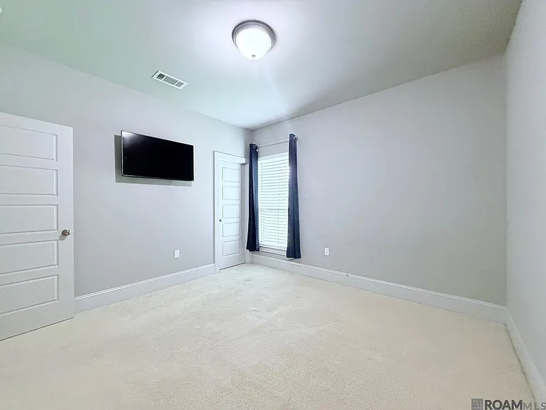 6643 Silver Oak Dr — Photo 16