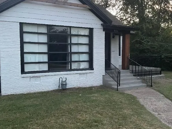 906 E Tarrant St, Bowie, TX 76230