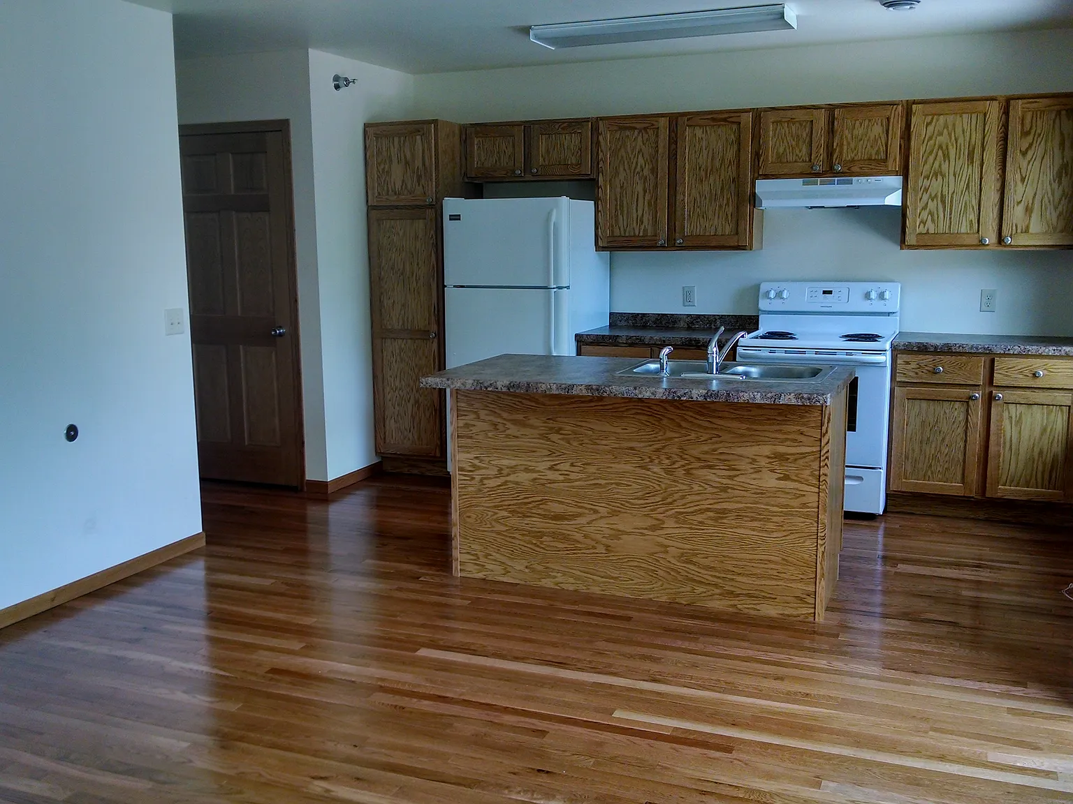 2 bed, $1,210 — Photo 2