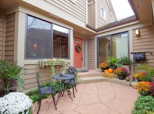 525 White Oak Ln #26525, Lake Barrington, IL 60010