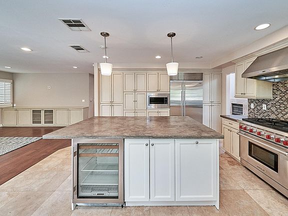 4th image of 25302 Keats Ln