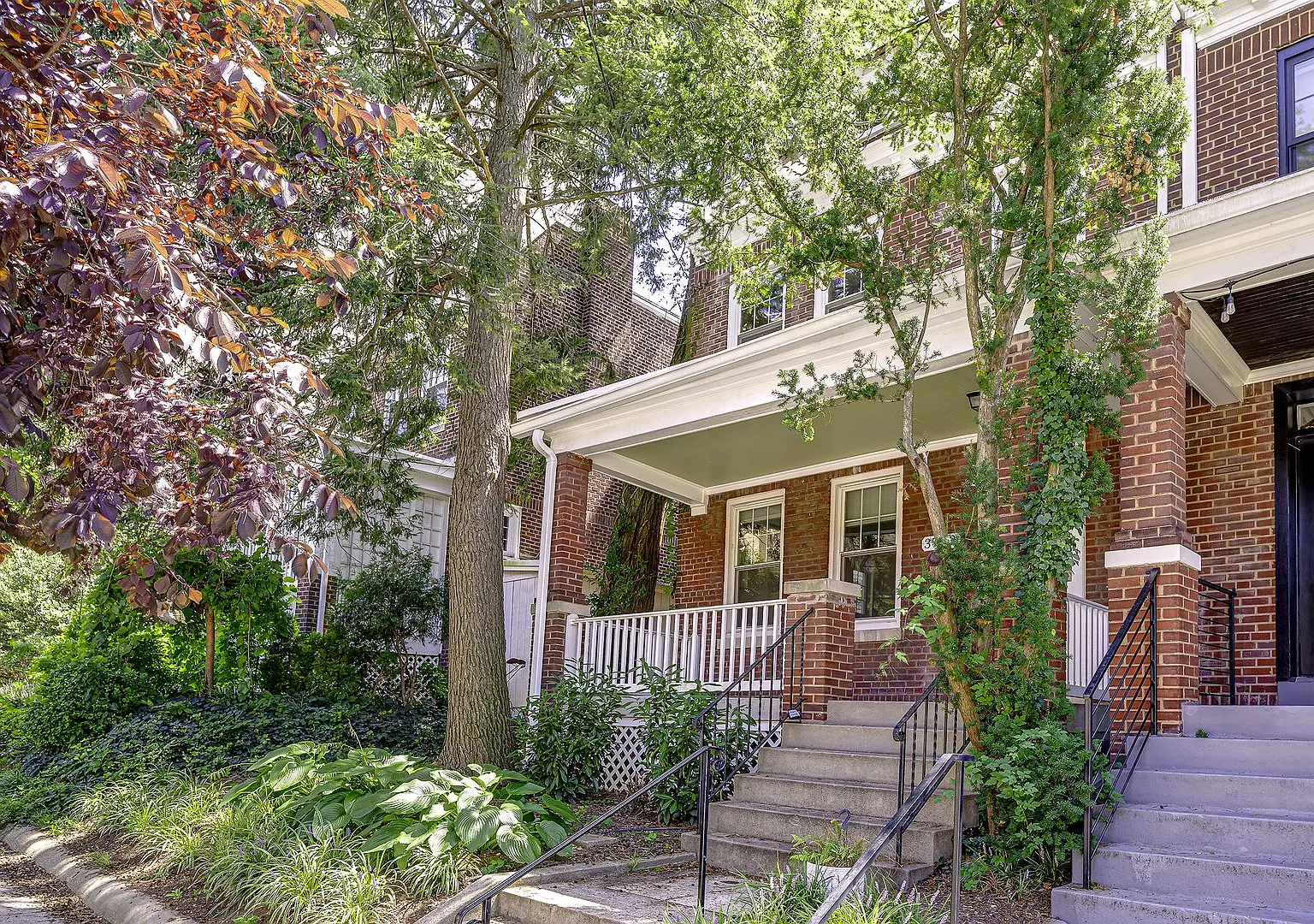 Wonderful 4 BR 2.5 Bath house in Cathedral Heights — Photo 2