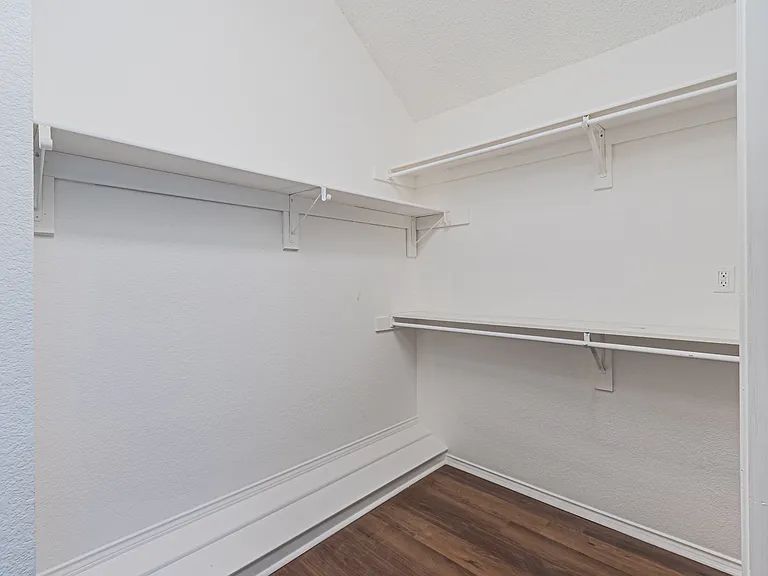 7624 Vista Creek Ln — Photo 34