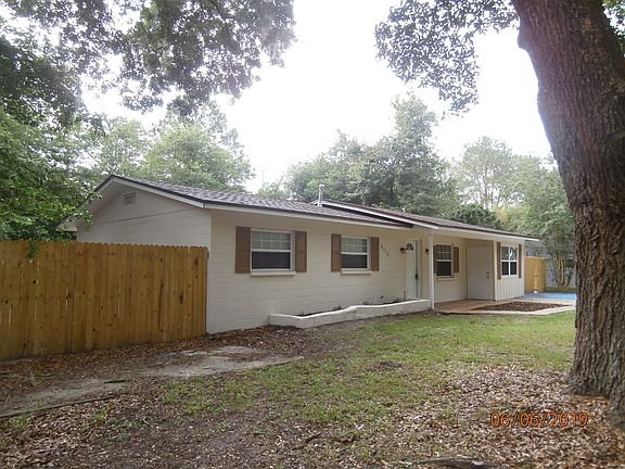 2nd image of 3819 NE 11th Ter