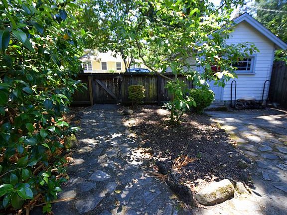 4th image of 51 Grove Ln