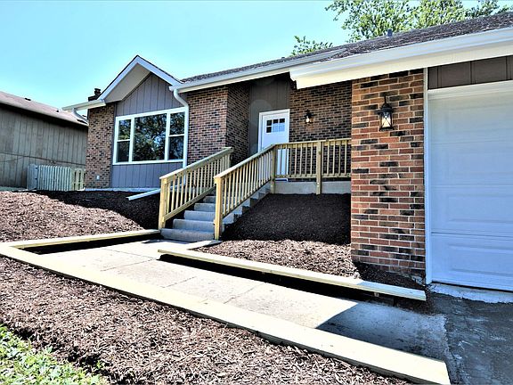 3rd image of 1029 Monterey Ct