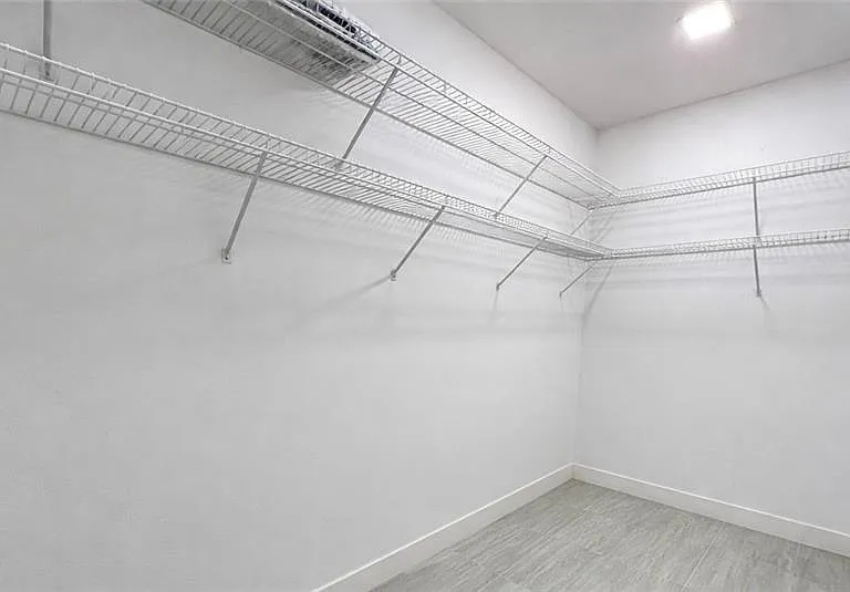 3767 Golden Gate Blvd E — Photo 12