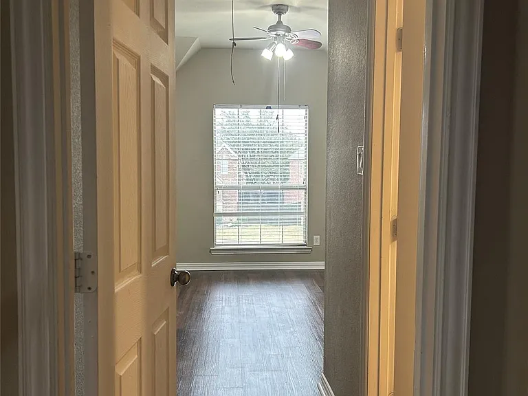 2148 Walnut Square Dr — Photo 6