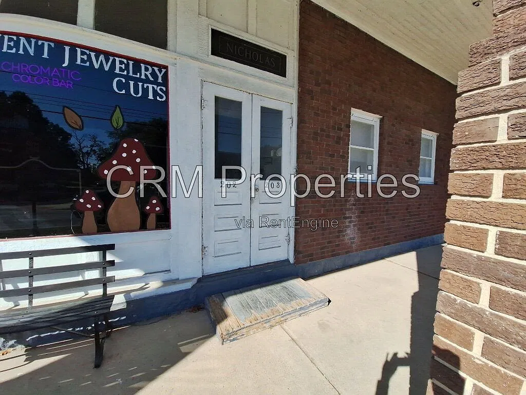 2 bed, 1.0 bath, $675 — Photo 2