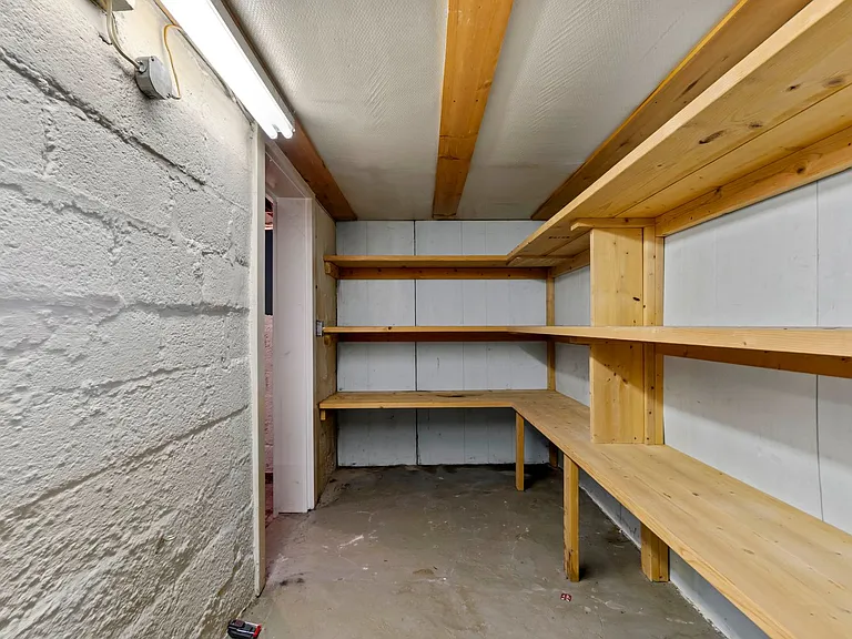 875 1st Ave — Photo 30