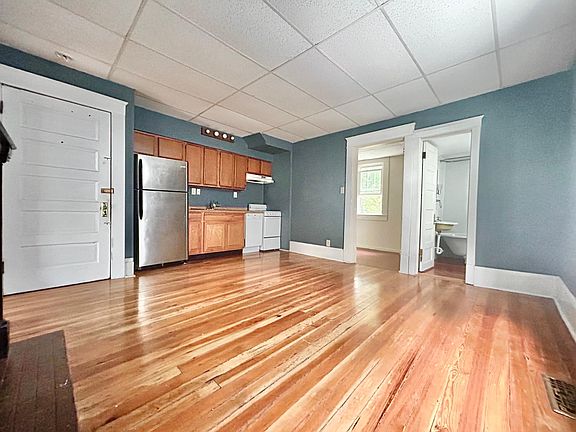 3rd image of 510 E Oak Hill Ave APT 2