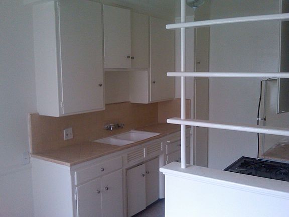 3rd image of 941 S Cedar Ave