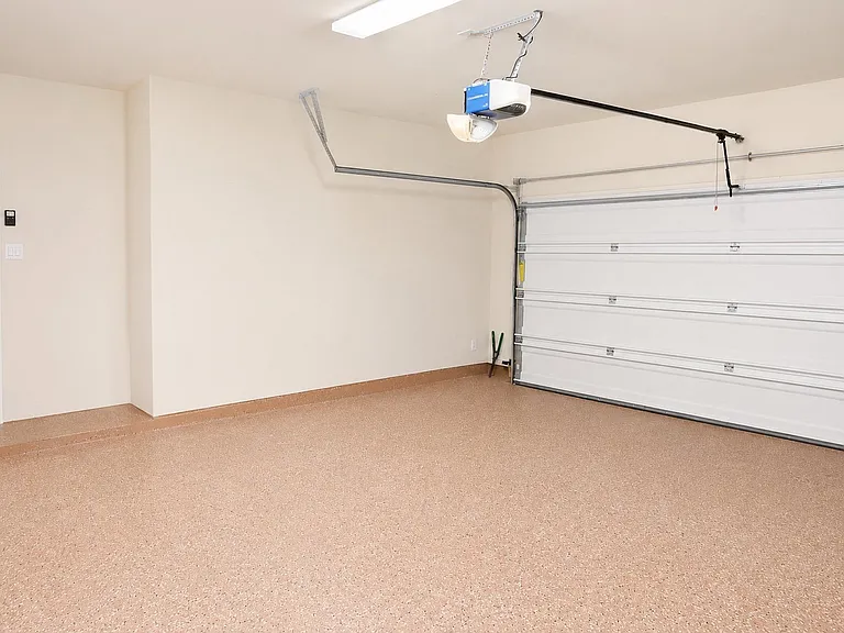 2232 Ivy Wall Dr — Photo 32