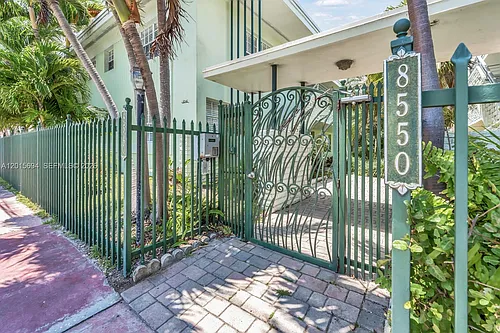 8550 Byron Ave #2G Photo 1