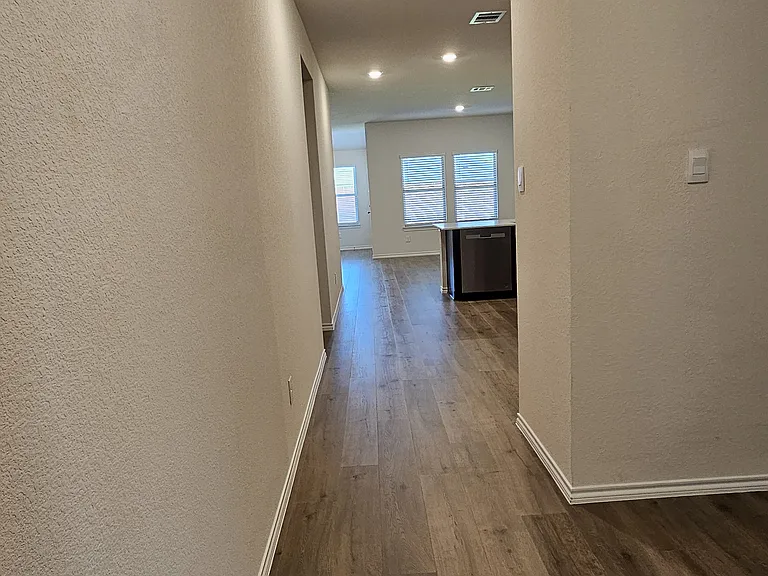 1441 Stuarts Forest Dr — Photo 8
