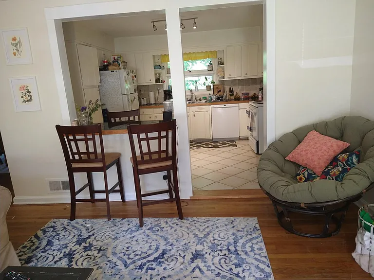 584 N Superior Ave — Photo 28