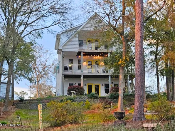 103 SE 27th Street, Oak Island, NC 28465