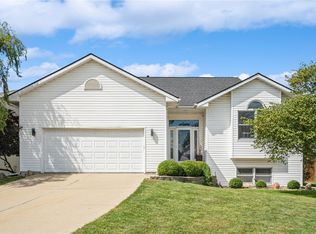 700 Ashford Dr NE, Cedar Rapids, IA 52402