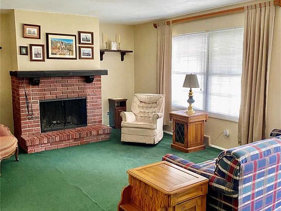 3rd image of 716 Southshire Dr