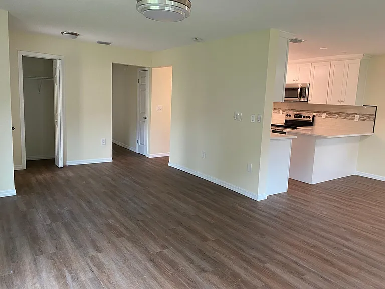 506 Duxbury Ct #B — Photo 7