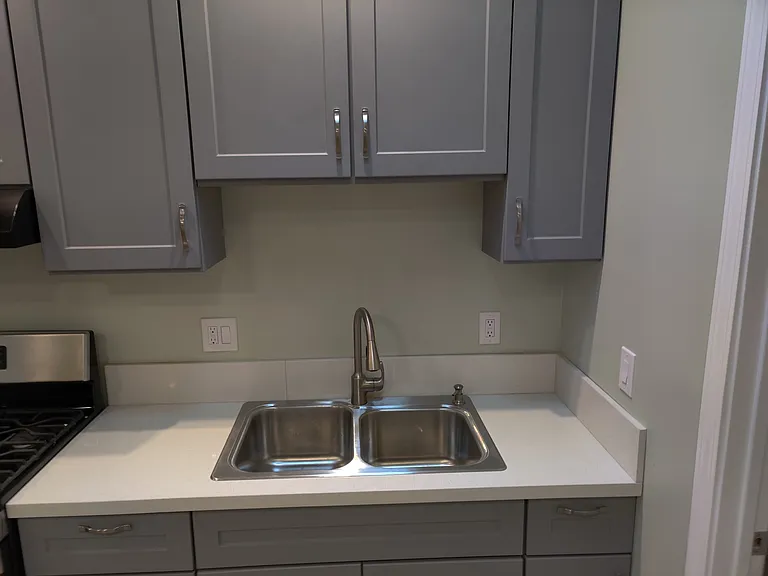 16915 Hartland St — Photo 5