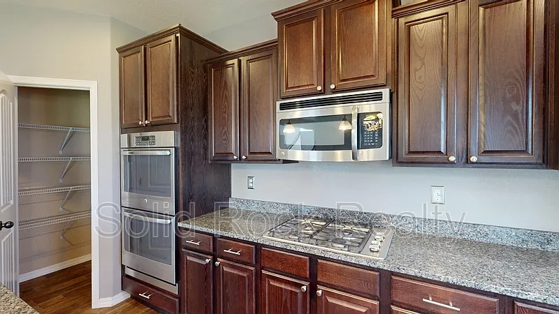 4 bed, 3.5 bath, 2746 sqft, $2,900 — Photo 4