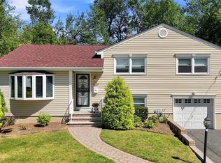 219 Morningside Rd, Paramus, NJ 07652