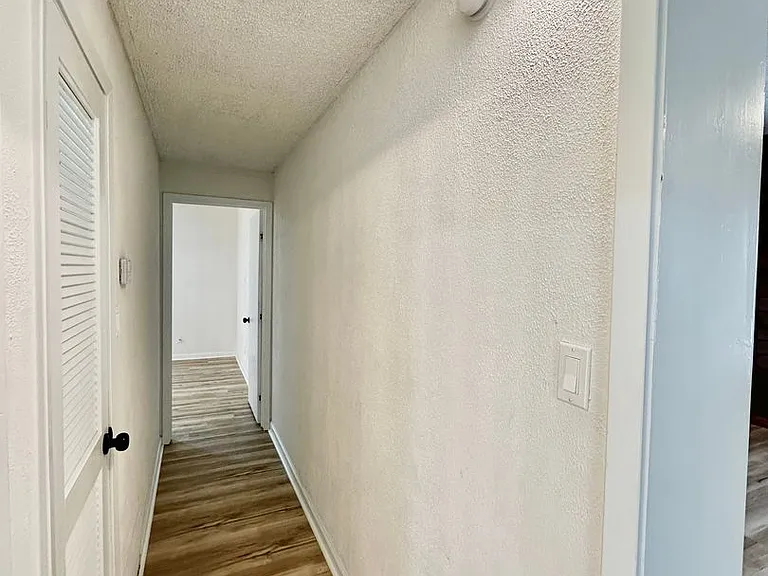 210 SW 17th St — Photo 13