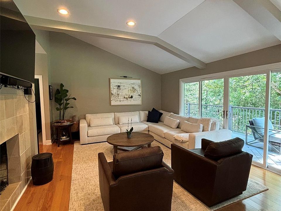 2nd image of 18 Cove Rd