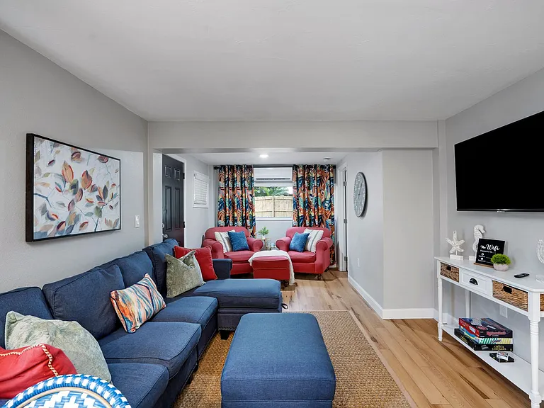 4705 Hollingsworth Ave — Photo 3