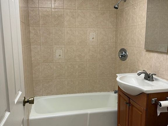 2nd image of 70K Shrewsbury Green Dr Unit K
