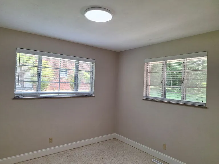 6826 Dorchester Dr — Photo 21