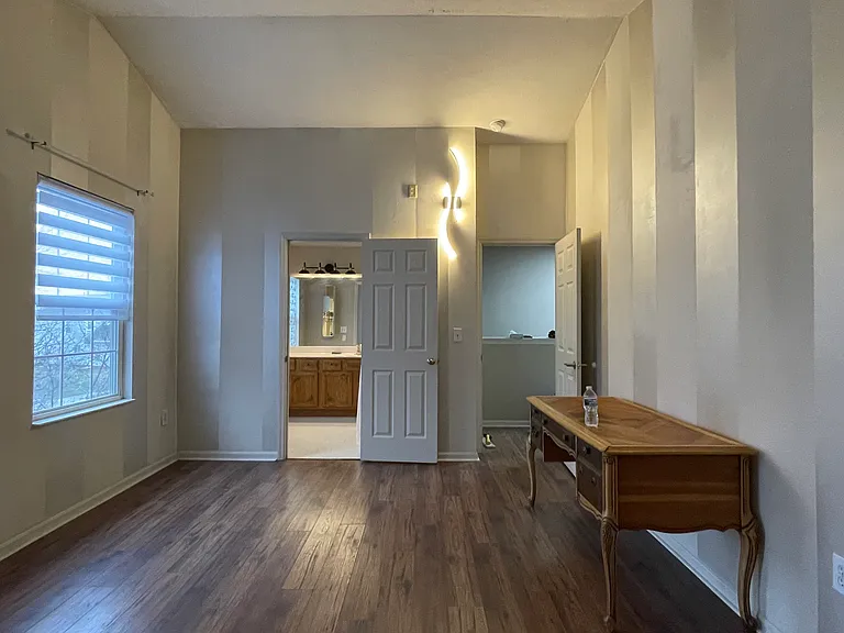 7740 Livingston Dr — Photo 18