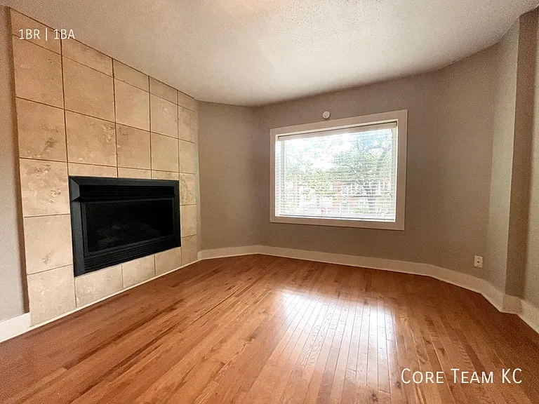 4328 Roanoke Pkwy #202 — Photo 6