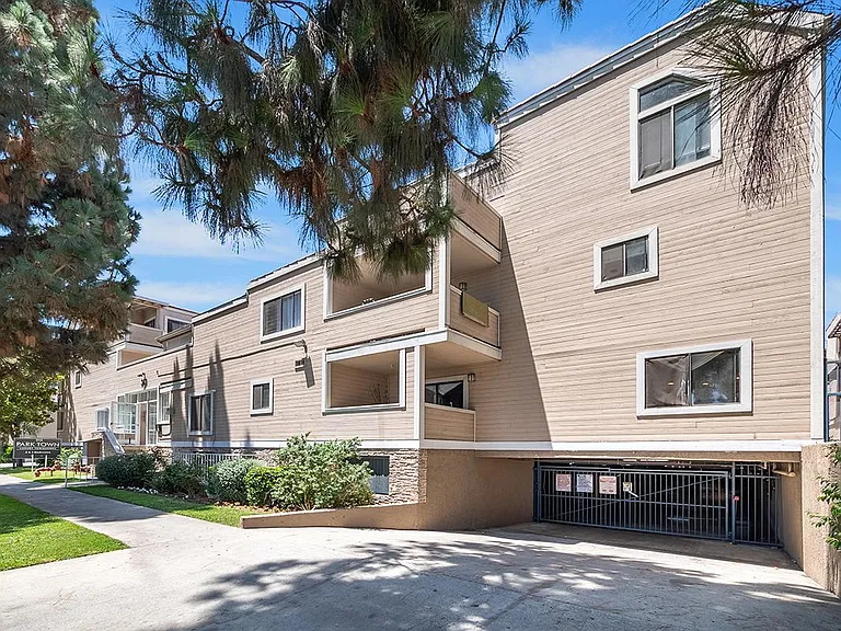 313 E Pine St #18 — Photo 34