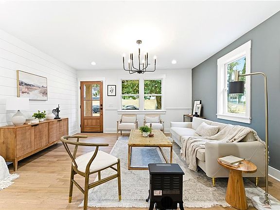 2nd image of 1903 Wildwood Dr