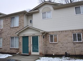 30320 Wedgewood Cir, Roseville, MI 48066