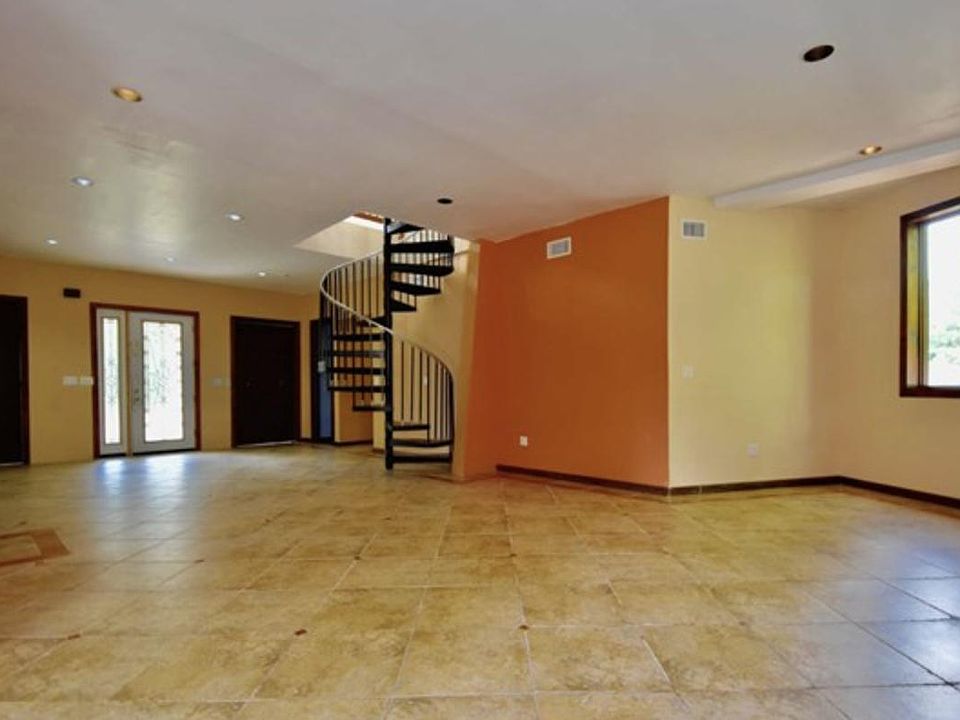 2nd image of 186A Harrington Ave