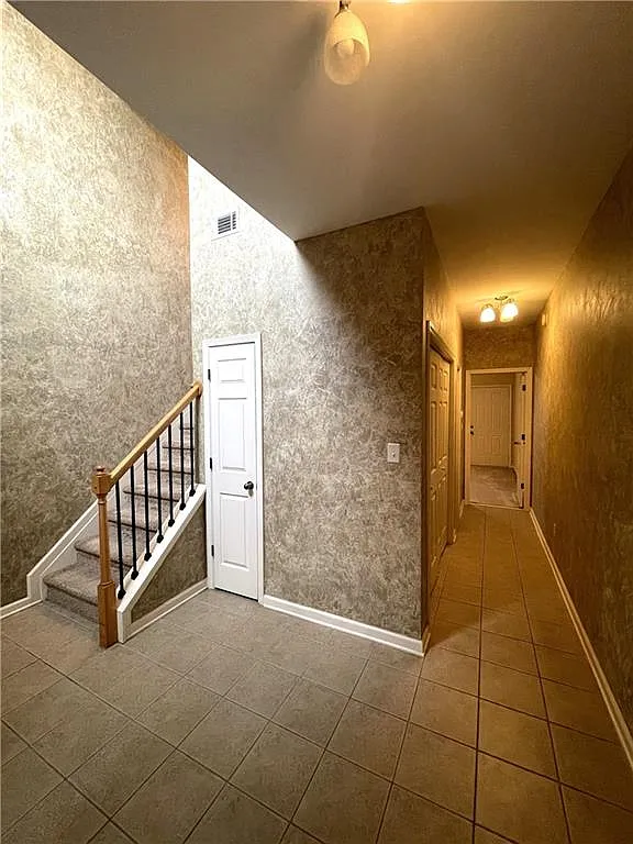 4 bed, 4.0 bath, 2273 sqft, $2,200 — Photo 3