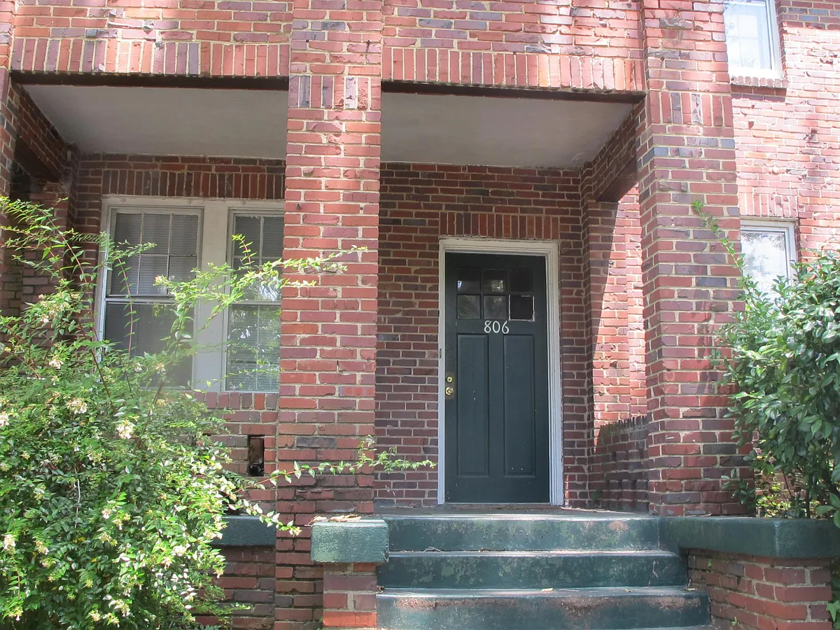 Front door and porch - 806 Heidt St