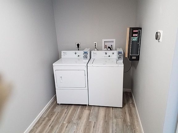5th image of 1042 Broadway St