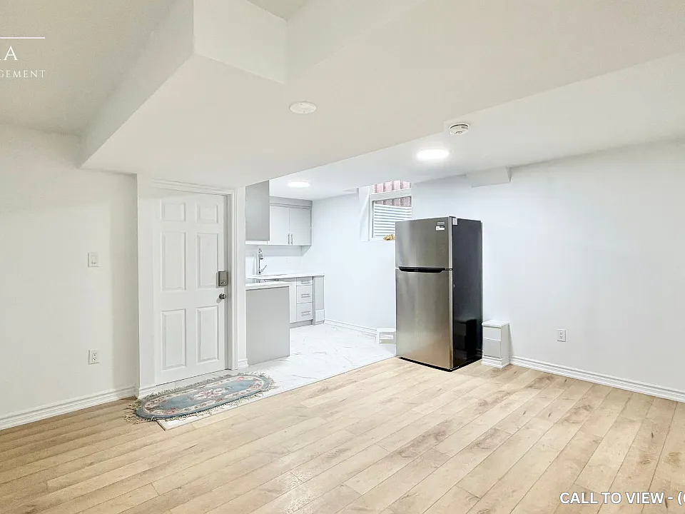 1006 White Clover Way #2