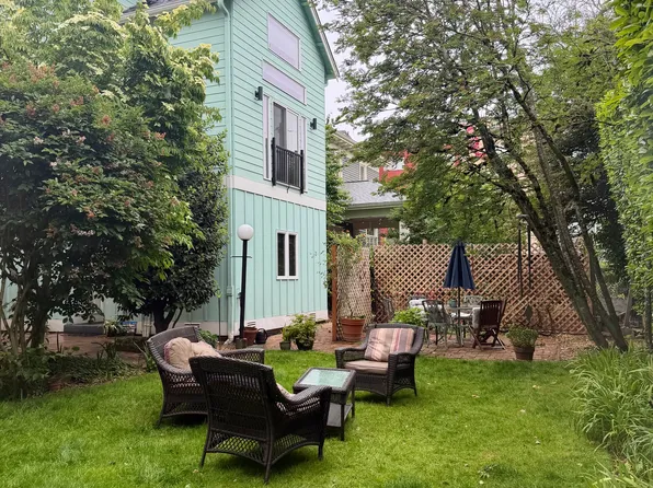 102 18th Ave E Unit A, Seattle, WA 98112