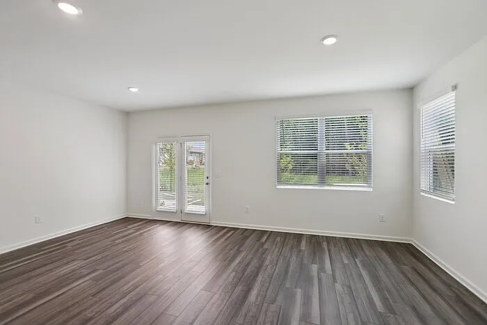 2518 Coventry St — Photo 6