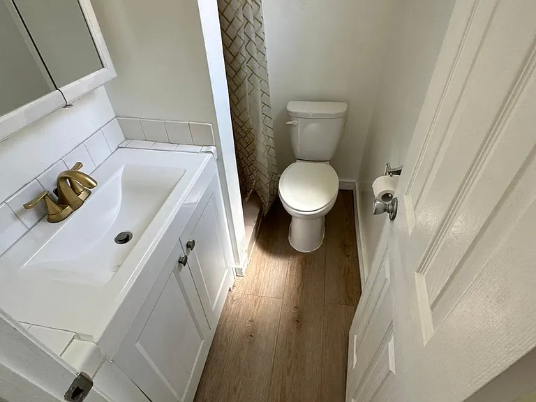 1463 S Sherbourne Dr #B — Photo 8