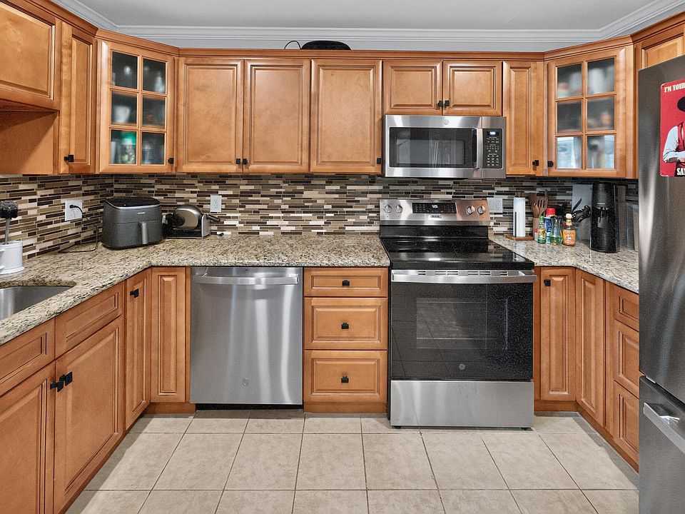 1st image of 35 Palm Ln